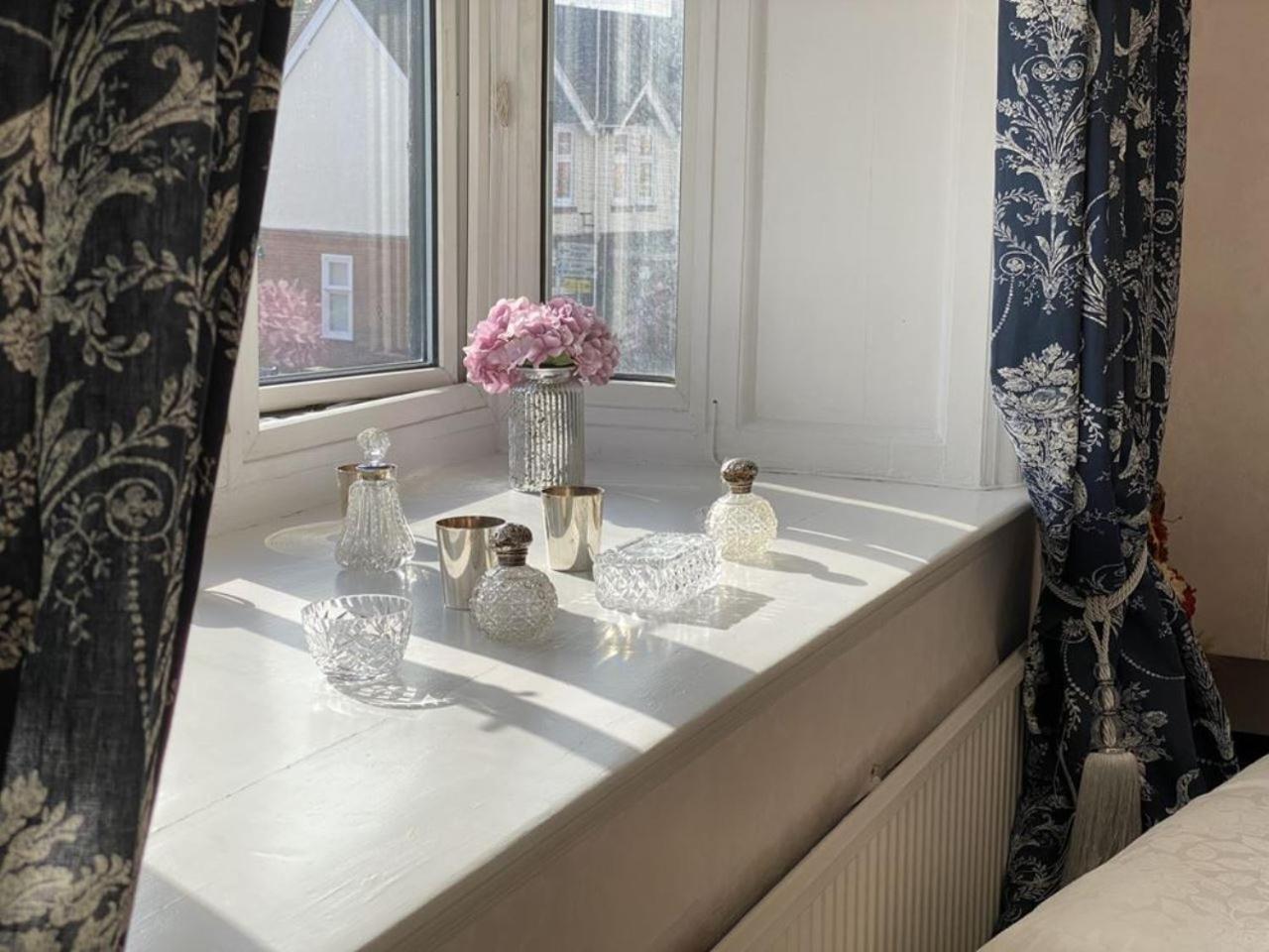 Deluxe Three Bed Bnb In Henley-On-Thames Near Station River & Town Centre Eksteriør bilde